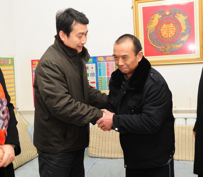 集團公司開展走訪慰問困難職工活動