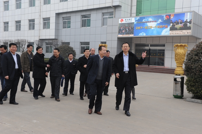 魯泰煤業公司總經理李合軍到鹿洼煤礦看望慰問干部職工