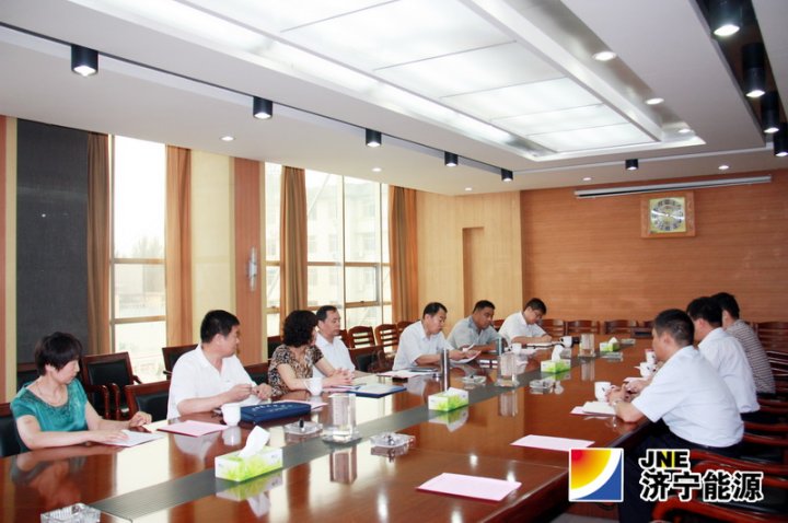喬志猛陪同濟寧市廠務公開民主管理領導小組到太平礦檢查指導工作