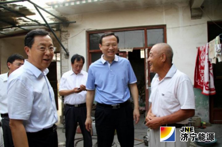 李合軍到曲阜市西夏侯村查看駐村幫扶工作進展情況并慰問困難黨員