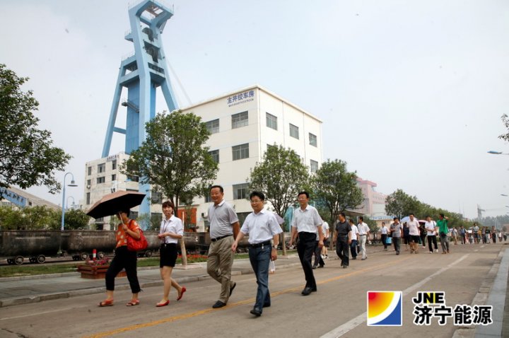 陽城煤電與濟寧市第十五中學舉辦慶“七一”聯誼會
