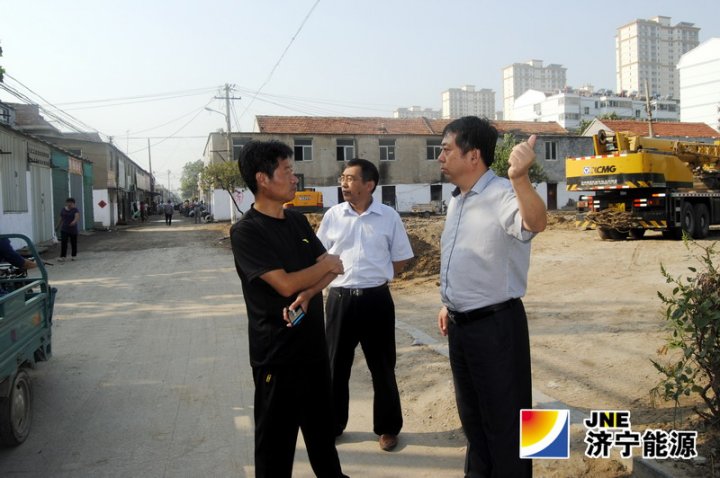 集團公司機關員工到小屯村參加義務勞動