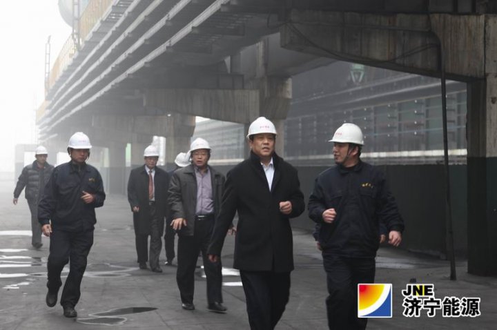 張廣宇大年三十到濟礦熱能和煤化公司慰問