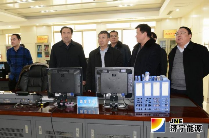 張學生到霄云煤礦節后慰問