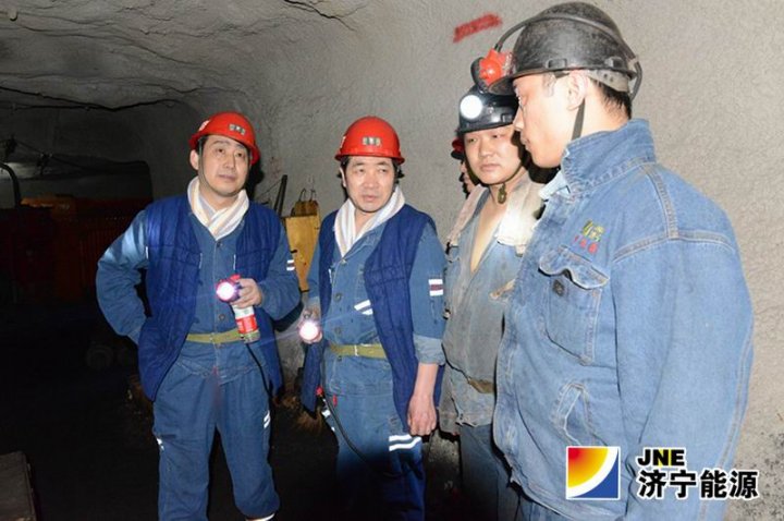 虢洪增到霄云煤礦檢查指導工作，指出要守住兩條線、突出做好兩項重點工作