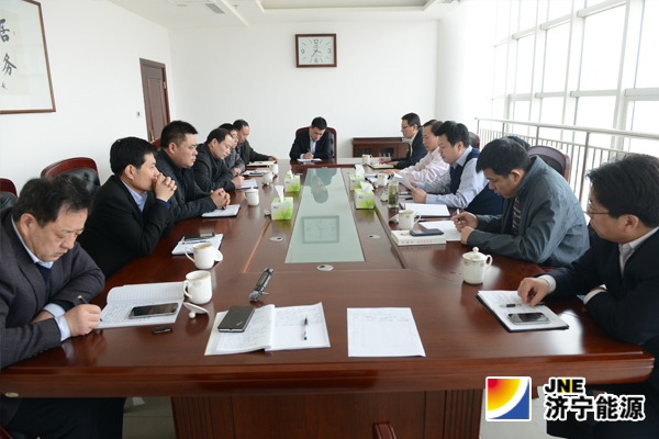 安居煤礦黨總支召開中心組學習例會