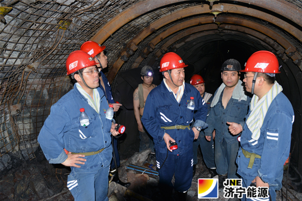 郝敬堯到霄云煤礦督導掘進效率提升推進工作