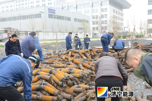 安居煤礦：廢料堆里“淘寶貝”