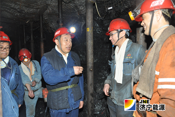 喬志猛到花園煤礦調研指導工作時指出：抓思想政治工作要做好“六個結合”