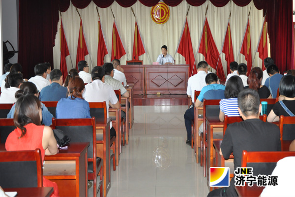 虢洪增在花園煤礦生產黨支部上黨課時強調：共產黨員在企業創新發展中要發揮先鋒模范作用