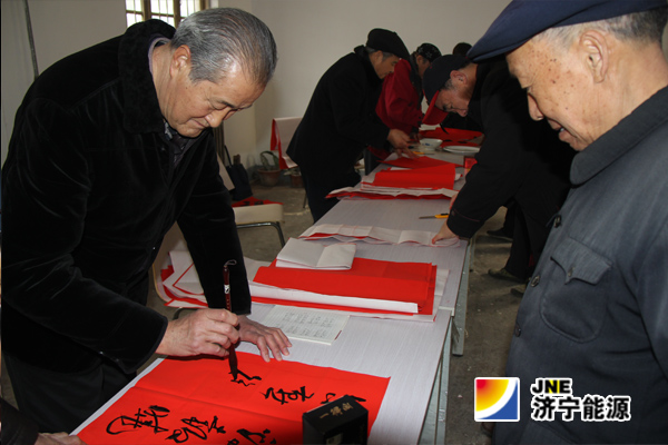 落陵盛源公司誠邀書法家為老職工送新春楹聯