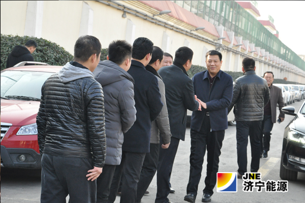 張廣宇大年三十到金橋煤礦民生熱能進行新春慰問