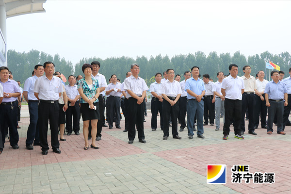 賈治阜攜縣科學發展現場觀摩會與會人員觀摩物流項目