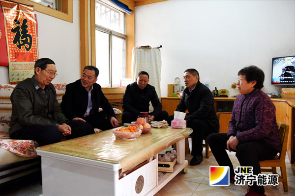 金橋煤礦情牽困難黨員  心系職工冷暖