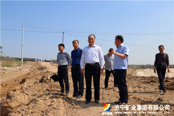 何錫明帶隊到集團公司部分企業進行新舊動能轉換重大工程專題調研