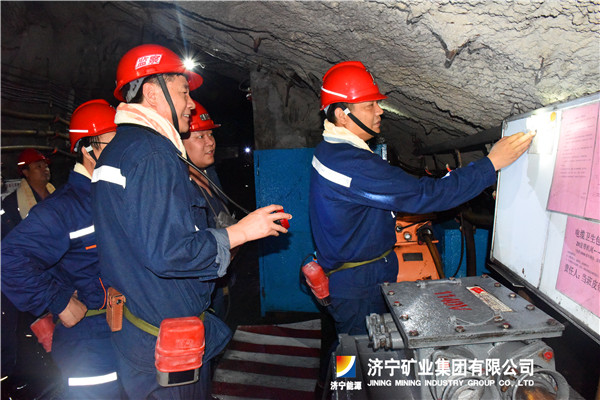 張廣宇帶隊到霄云煤礦觀摩，提出了“暖心”的要求和建議