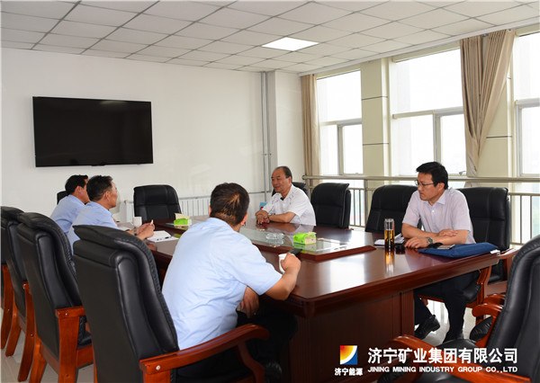 何錫明到金橋煤礦檢查指導工作