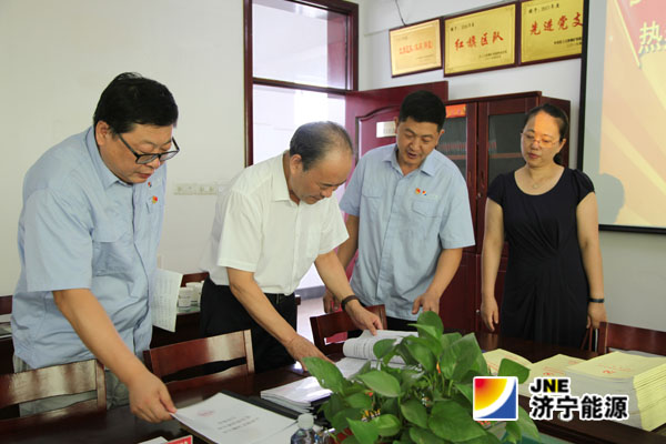 何錫明深入到義橋煤礦運輸工區黨支部調研指導過硬支部建設工作