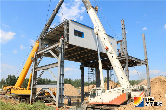 濟礦物流：9月8日港口碼頭跨鐵路廊道鋼桁架正式開始吊裝作業2（孫繼業）_副本.jpg