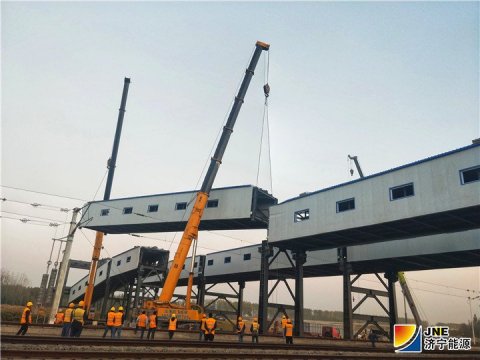 物流公司跨鐵路廊道吊裝工程順利完成
