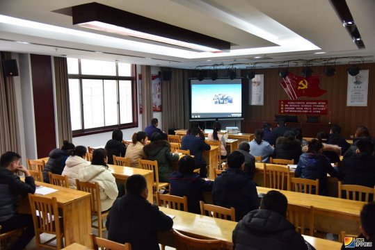 金源煤礦組織人員觀看慶祝改革開放四十周年大會