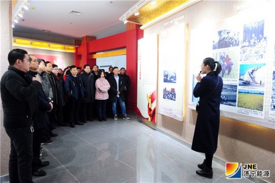 集團公司組織人員參觀濟寧市慶祝改革開放40周年圖片展