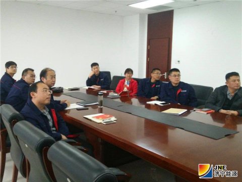 集團機關第六黨支部集體學習王繼才同志先進事跡