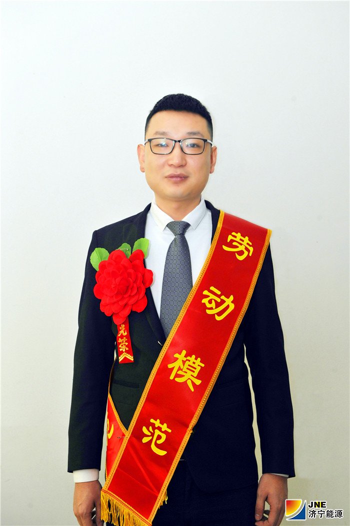 運河煤礦 勞模張衡.jpg