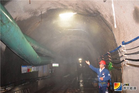 金橋煤礦小改小革又出新亮點  自主設計加工旋轉噴霧裝置