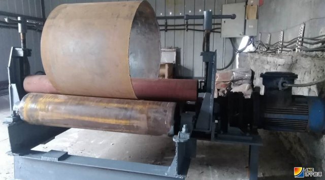 安居煤礦妙用閑置設備制作卷板機