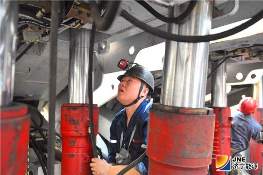 運河煤礦職工胡燦賓喜獲濟寧市“五一”勞動獎章
