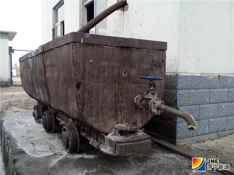 朱家峁煤礦舊礦車變身“移動式煤泥沉淀池”