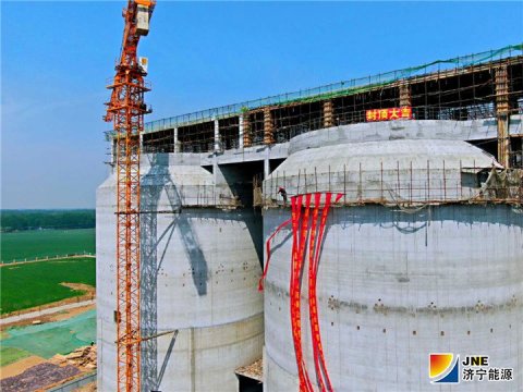濟礦物流兩座萬噸筒倉順利封頂
