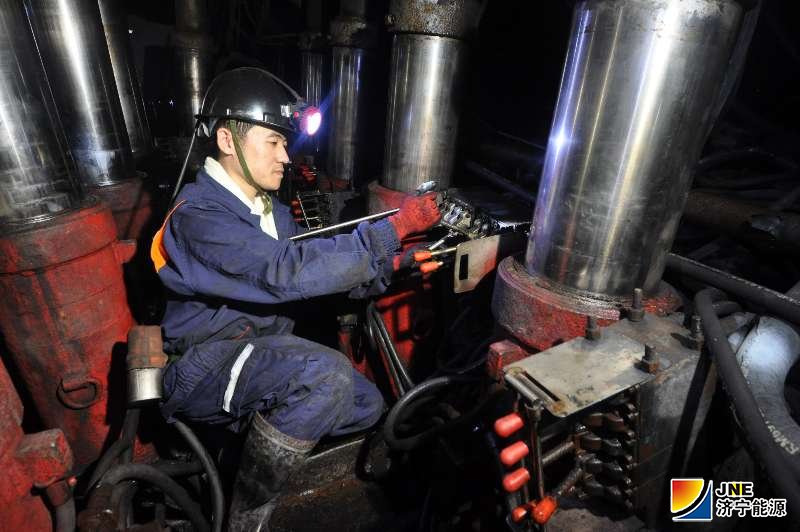 陽城煤電職工尚全廠接受多家新聞媒體聯合采訪7.jpg