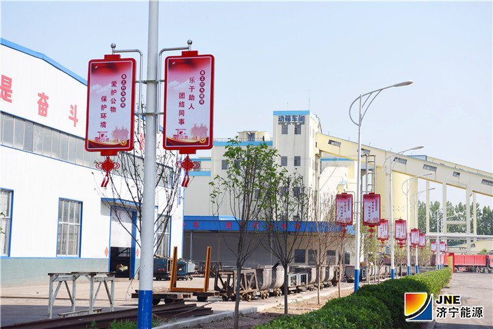 金橋煤礦：2019年5月5日，金橋煤礦制作企業文化道旗，傳播效果好（王海峰 攝） (3).jpg