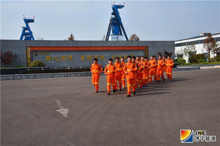 2019年5月25日，金源煤礦組織兼職救護隊進行野外拉練（周鵬）.jpg