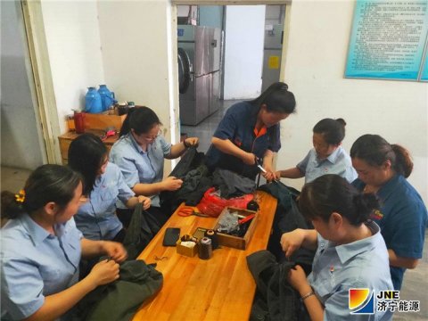 運河煤礦女工協管員“將安全縫到衣服里”