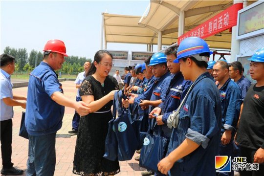 集團公司開展“夏送清涼”慰問活動