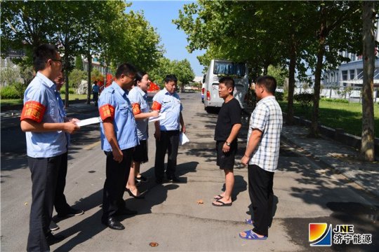 金橋煤礦文明勸導志愿者“上崗”