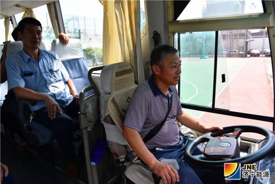 【發現榜樣】方向盤上書寫奉獻   平凡路上鑄就不凡——記金源煤礦車隊司機趙珂新