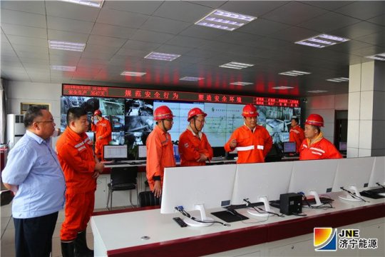 張廣宇一行到朱家峁煤礦檢查指導工作