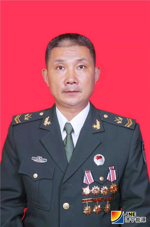 《安居煤礦稿件：【發現榜樣】從鋼鐵衛士到“鐵面包公”（桂鎮）》1.jpg
