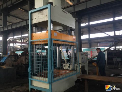 為壓力機穿上新“防護衣”  運河煤機電修理廠黨支部解難分憂