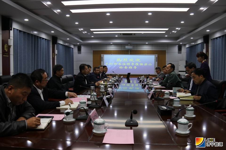 濟礦物流：2019年10月18日，水利部南水北調工程管理司副司長李勇到梁山調研鐵水聯運項目3.JPG