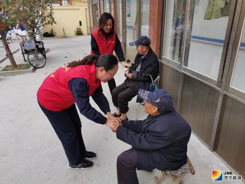 “金橋黨旗紅 干事當先鋒”志愿者在行動