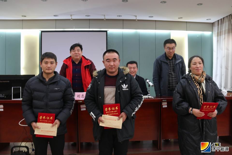 2019-12-10濟礦物流公司重獎“粉塵防治攻堅戰”先進班組（孫繼業 攝影）.JPG