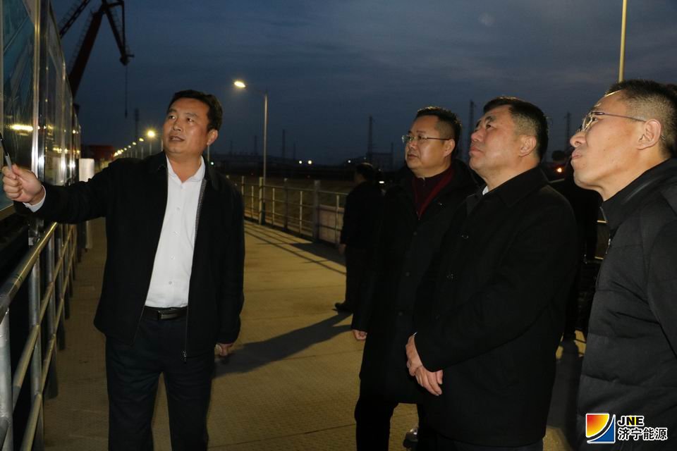 2019年12月12日，李明富陪同魯能集團客人參觀考察鐵水聯運項目1.jpg