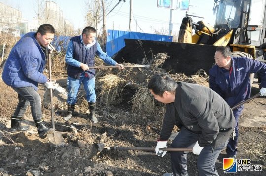 花園煤礦志愿者為運煤路“換新顏”