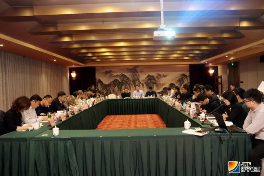 《梁濟運河梁山至鄧樓船閘段航道復航工程鄧樓節制閘拆除對南水北調輸水水質影響專題研究》順利通過專家審查