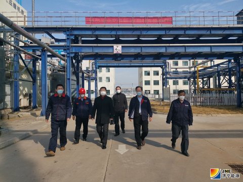 李明富到濟礦民生熱能檢查指導疫情防控和安全生產工作